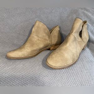 American Eagle Size 9 booties